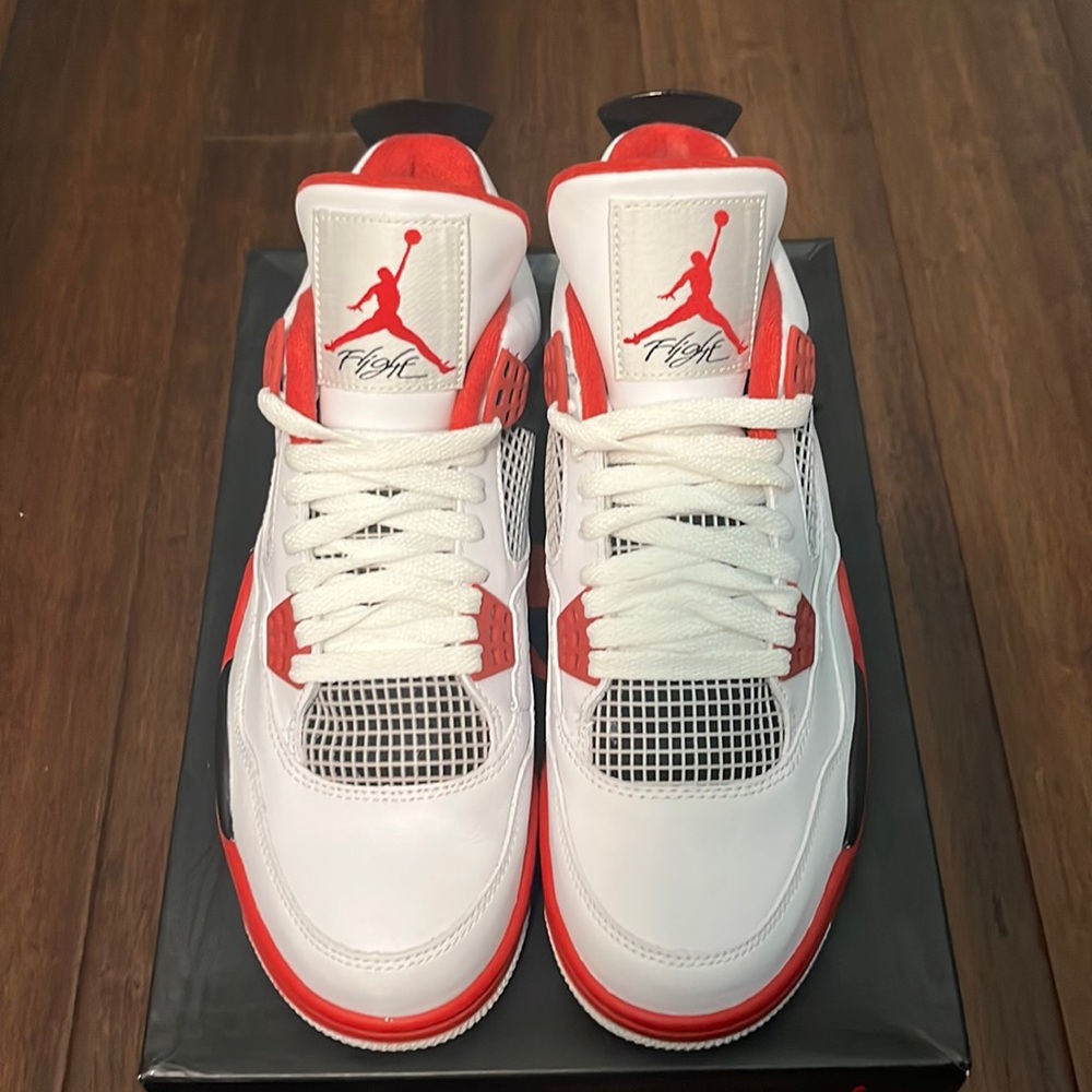Air Jordan 4 Fire Red Size 8.5